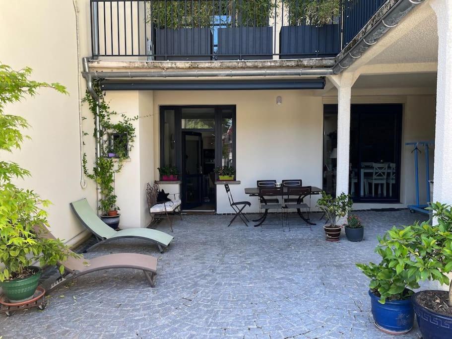 Charmant Appartement En Pierres Bourgoin-Jallieu Bagian luar foto