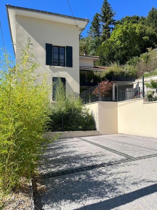Charmant Appartement En Pierres Bourgoin-Jallieu Bagian luar foto